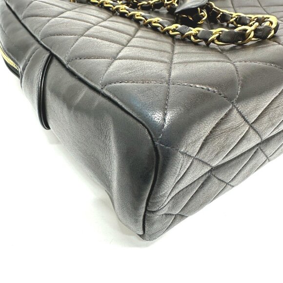 CHANEL Vintage Black Shoulder Bag - Picture 5 of 16